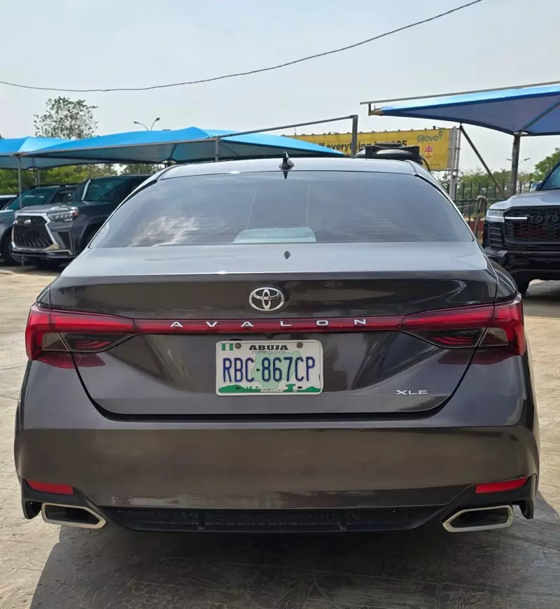 Toyota Avalon   - 2019