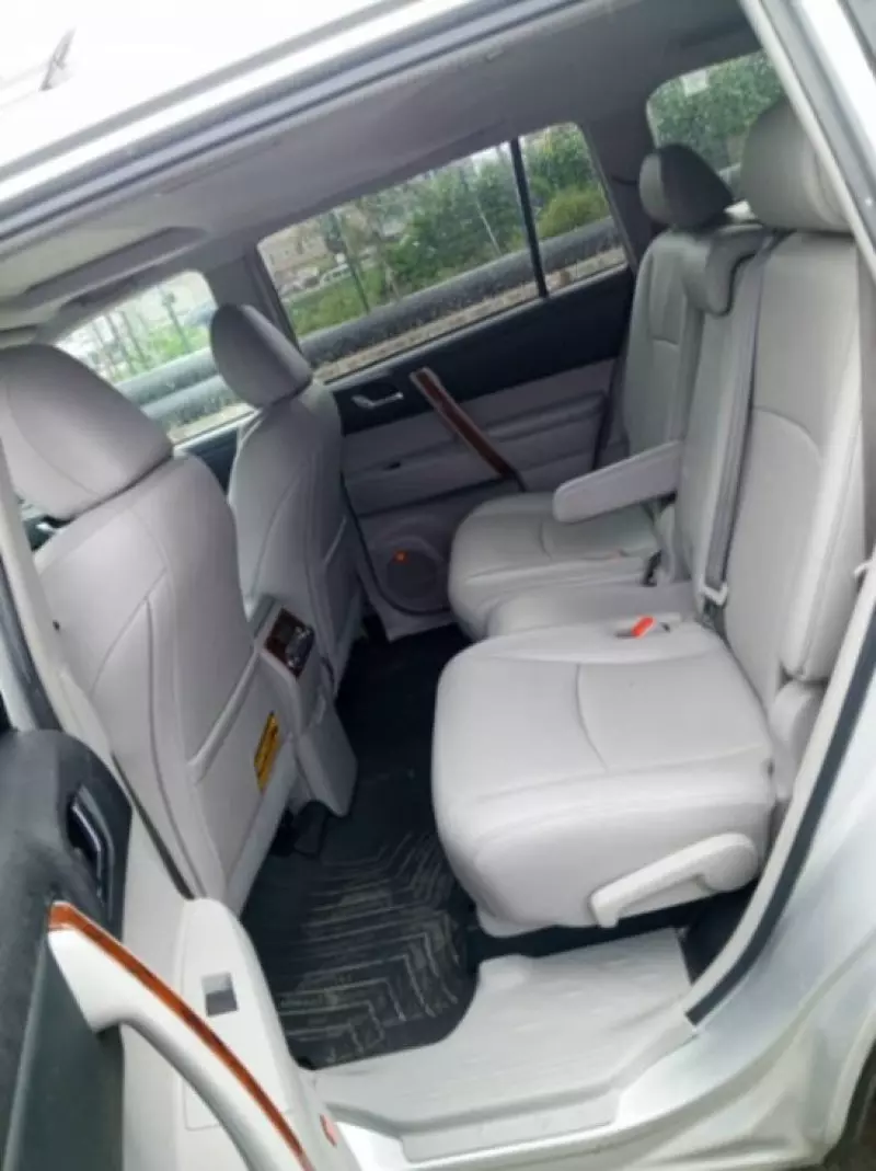 Toyota Highlander   - 2013