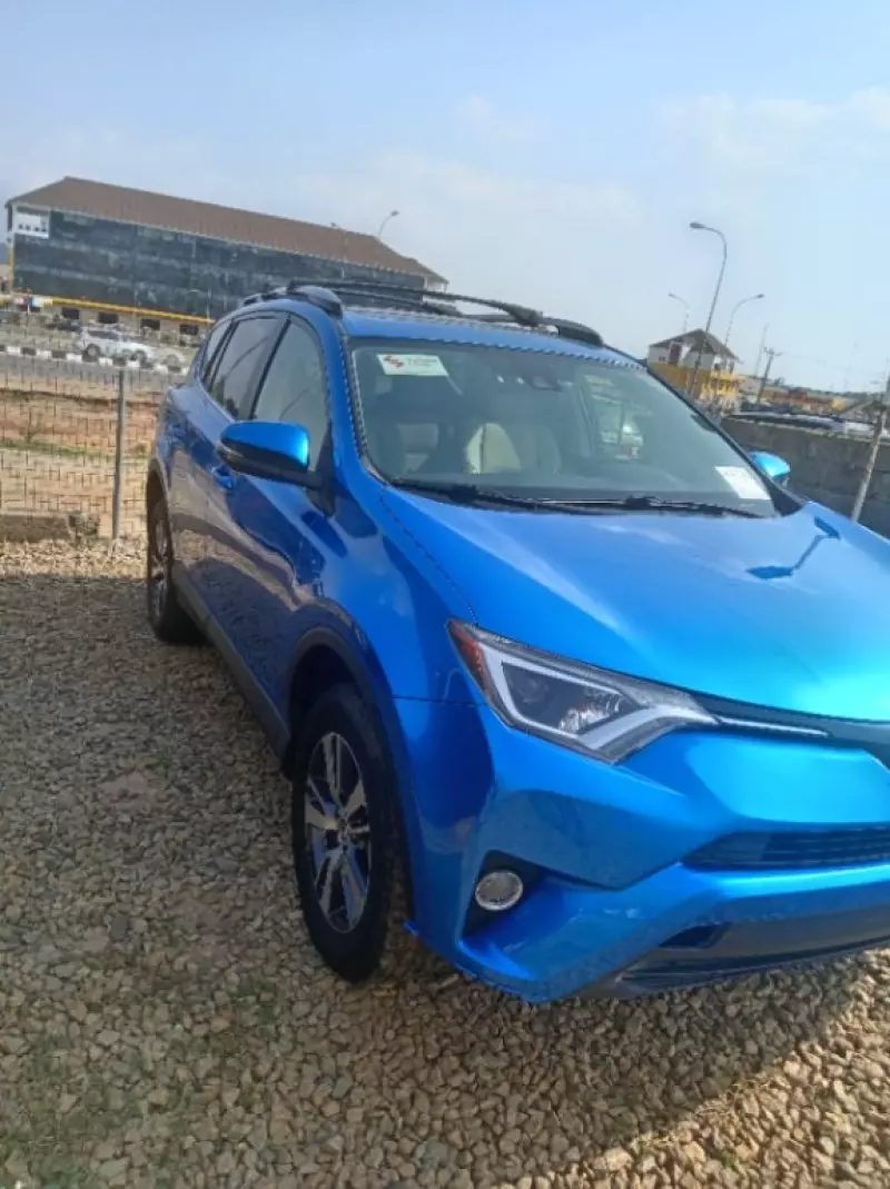 Toyota RAV4   - 2018