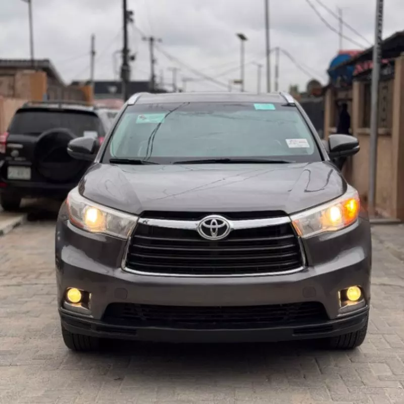 Toyota Highlander   - 2016