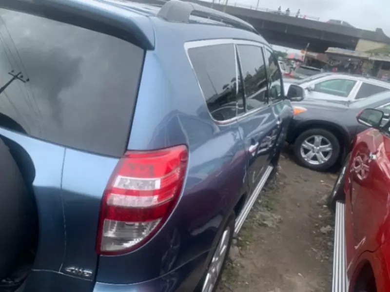 Toyota RAV 4   - 2010