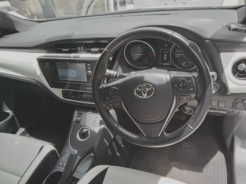 Toyota Auris Hybrid   - 2016