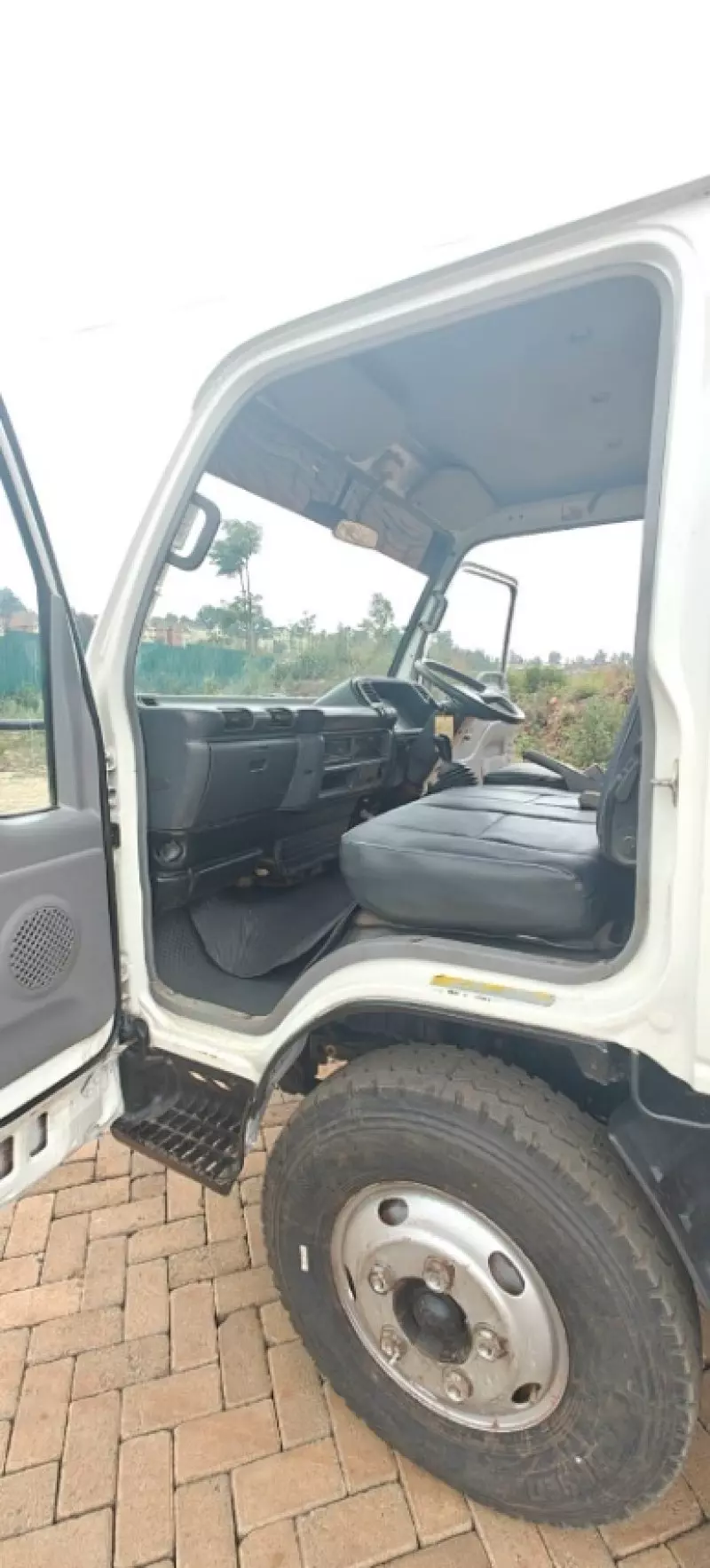 Isuzu NPR   - 2015