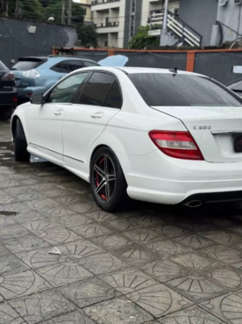 Mercedes-Benz C 300   - 2010