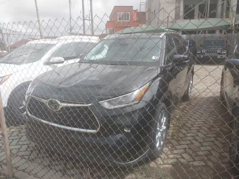 Toyota Highlander   - 2020