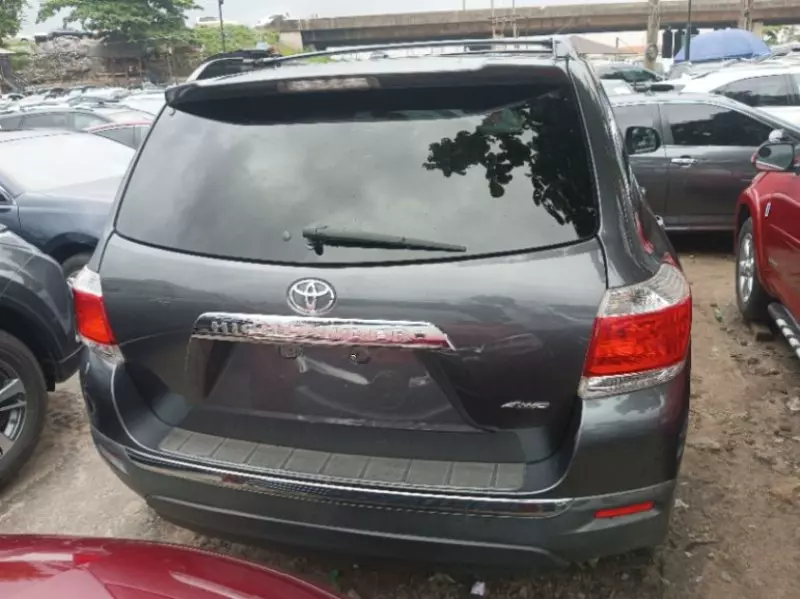 Toyota Highlander   - 2013