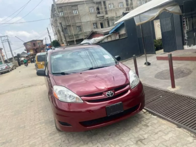 Toyota Sienna   - 2007