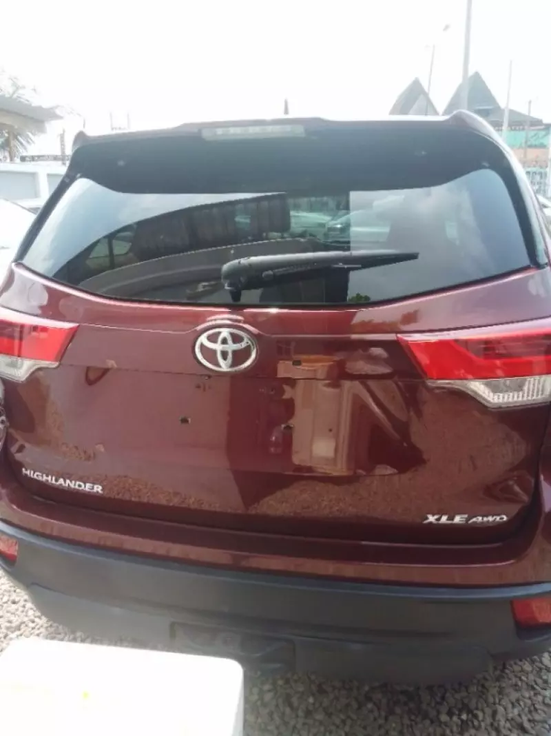 Toyota Highlander   - 2015