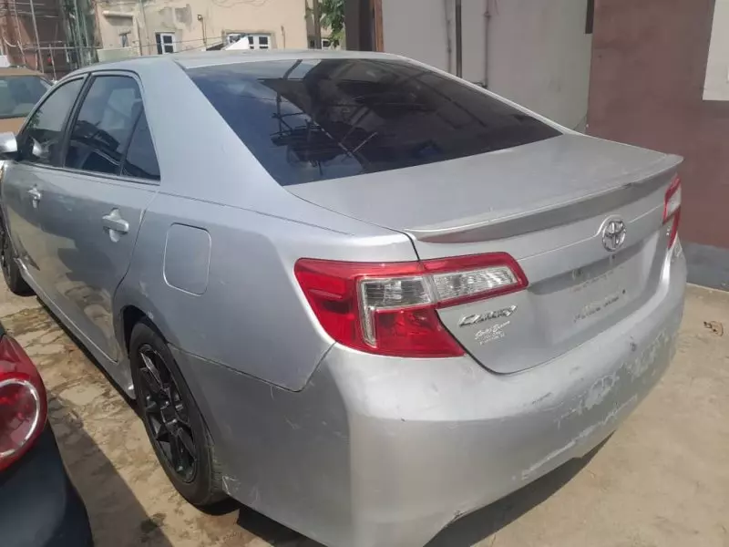 Toyota Camry   - 2012