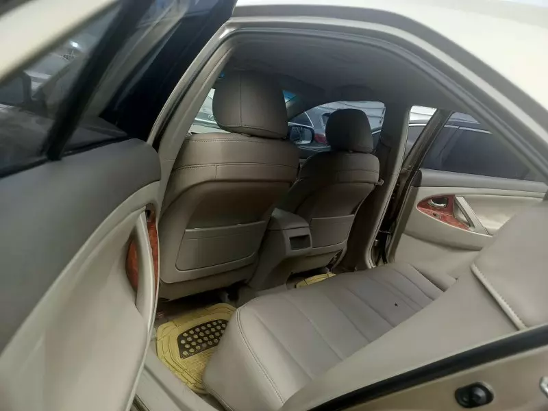 Toyota Camry   - 2011