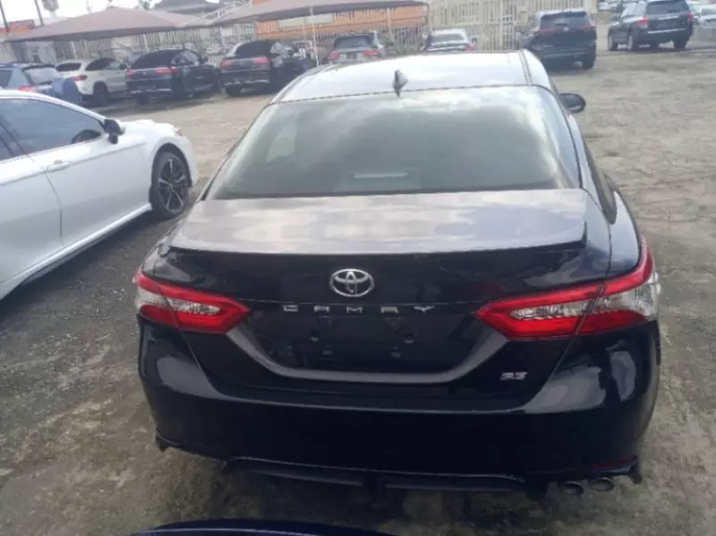 Toyota Camry   - 2019
