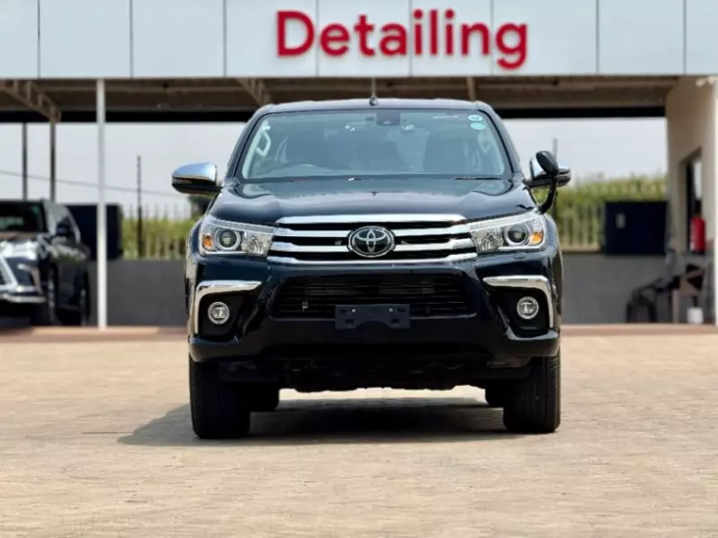 Toyota Hilux    - 2018