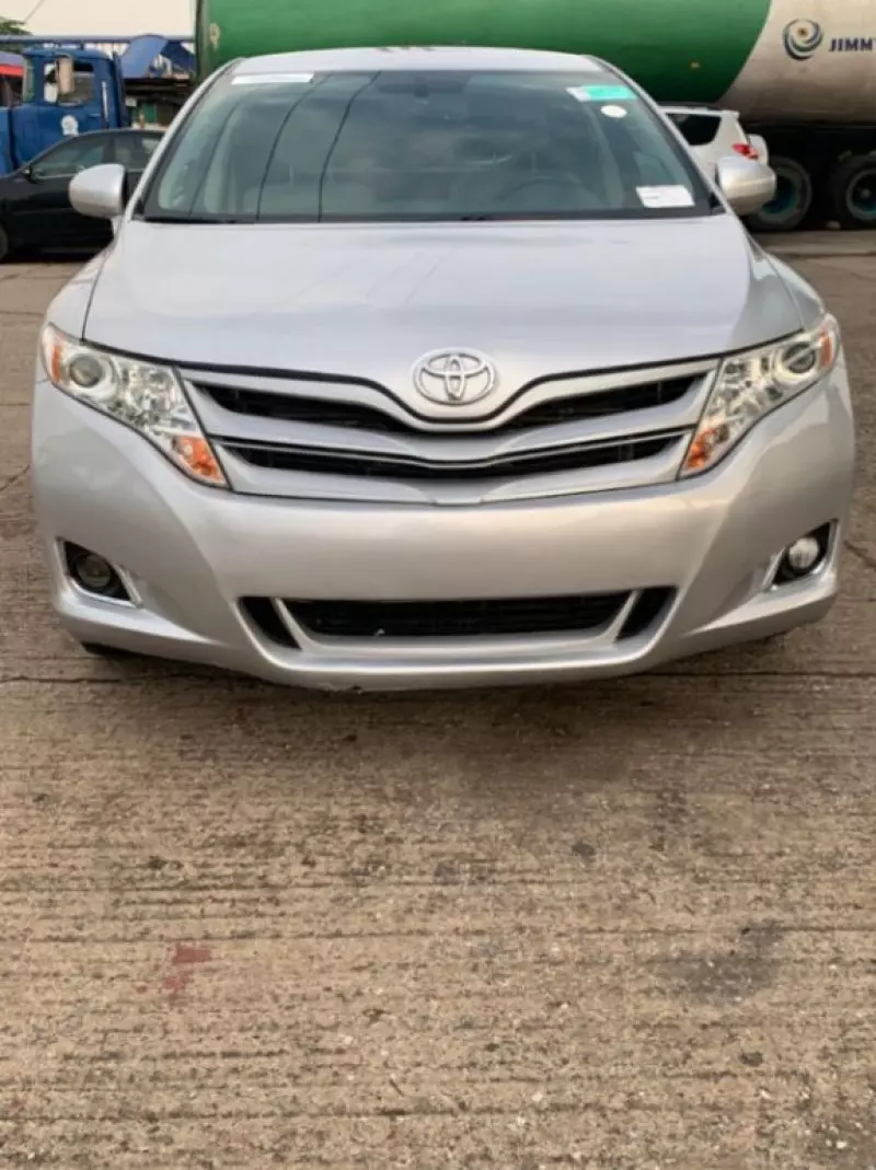 Toyota Venza   - 2012