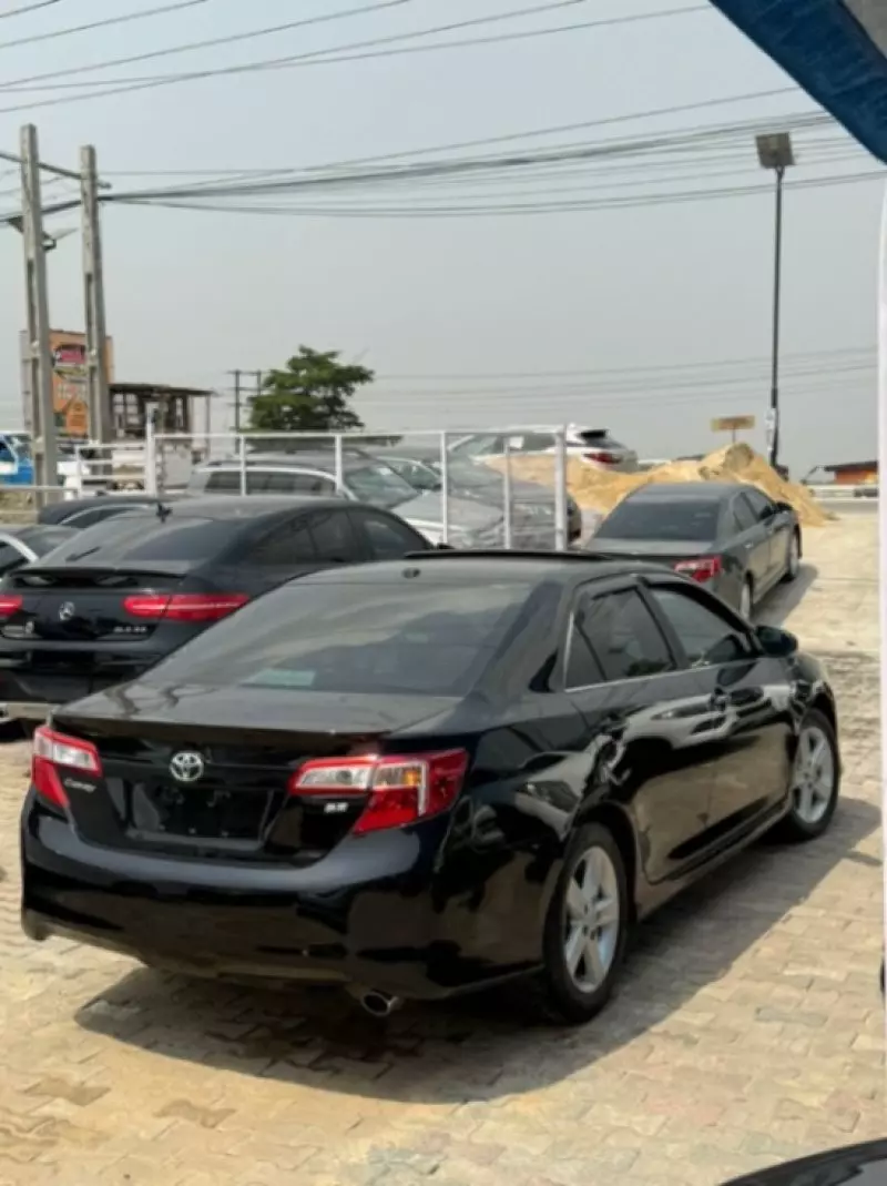 Toyota Camry   - 2012