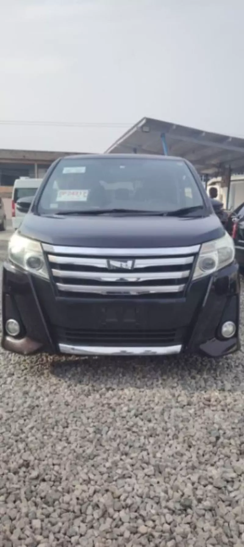 Toyota Noah   - 2014