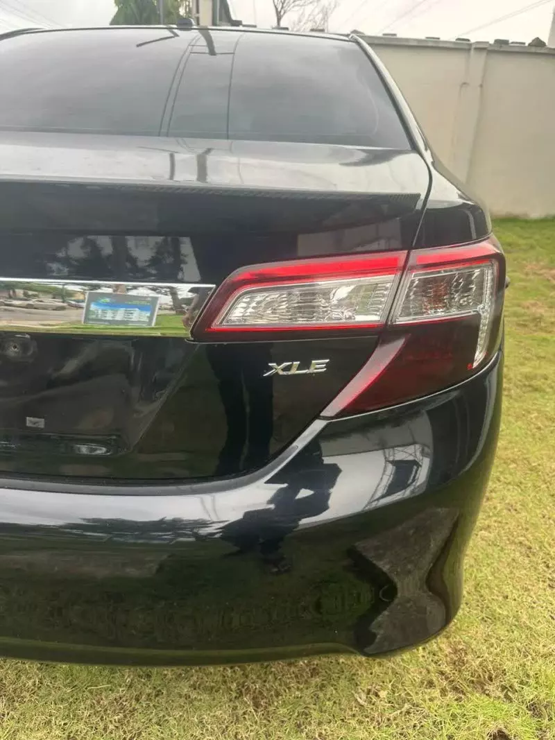 Toyota Camry   - 2012