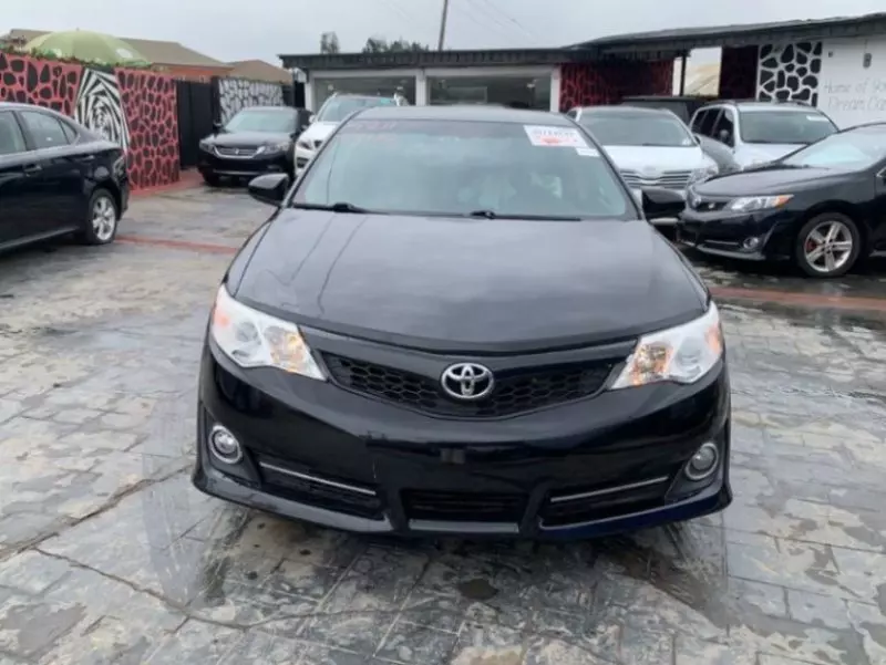 Toyota Camry   - 2012