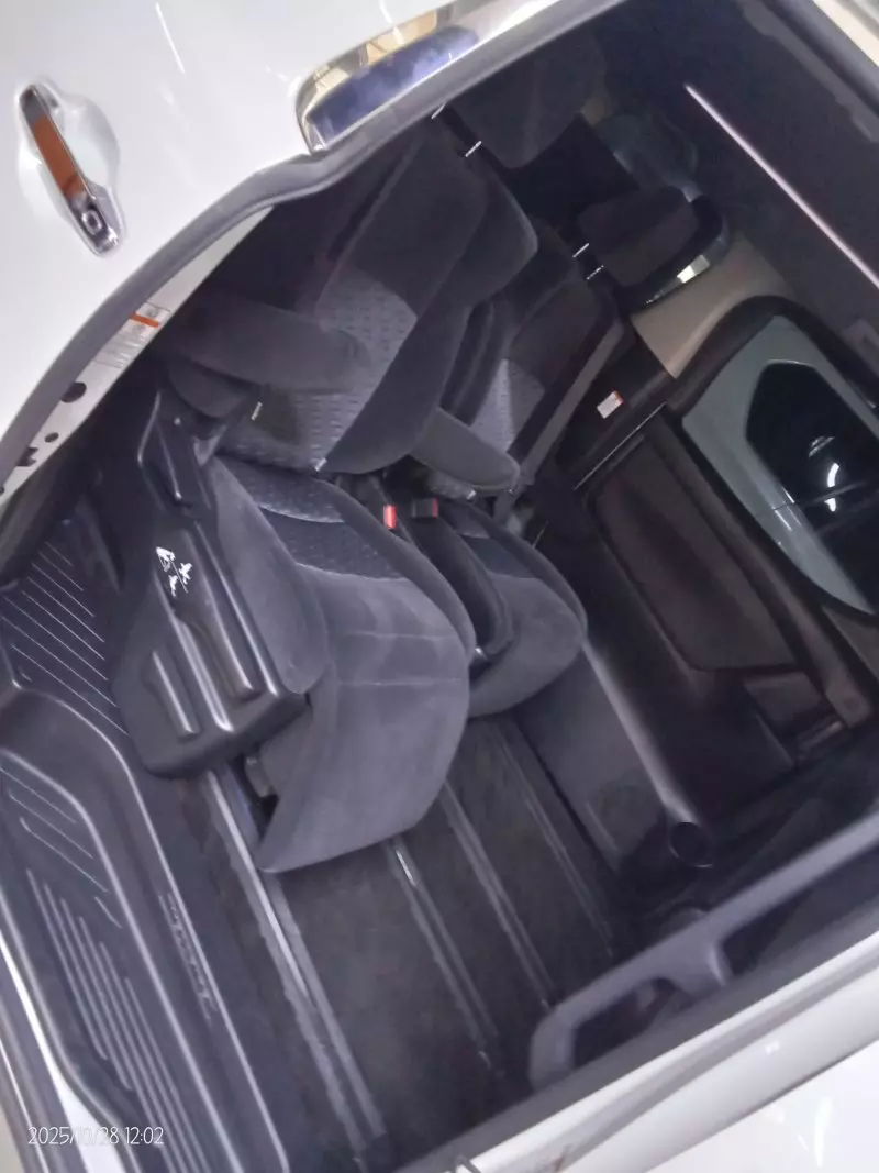 Toyota Vellfire    - 2017