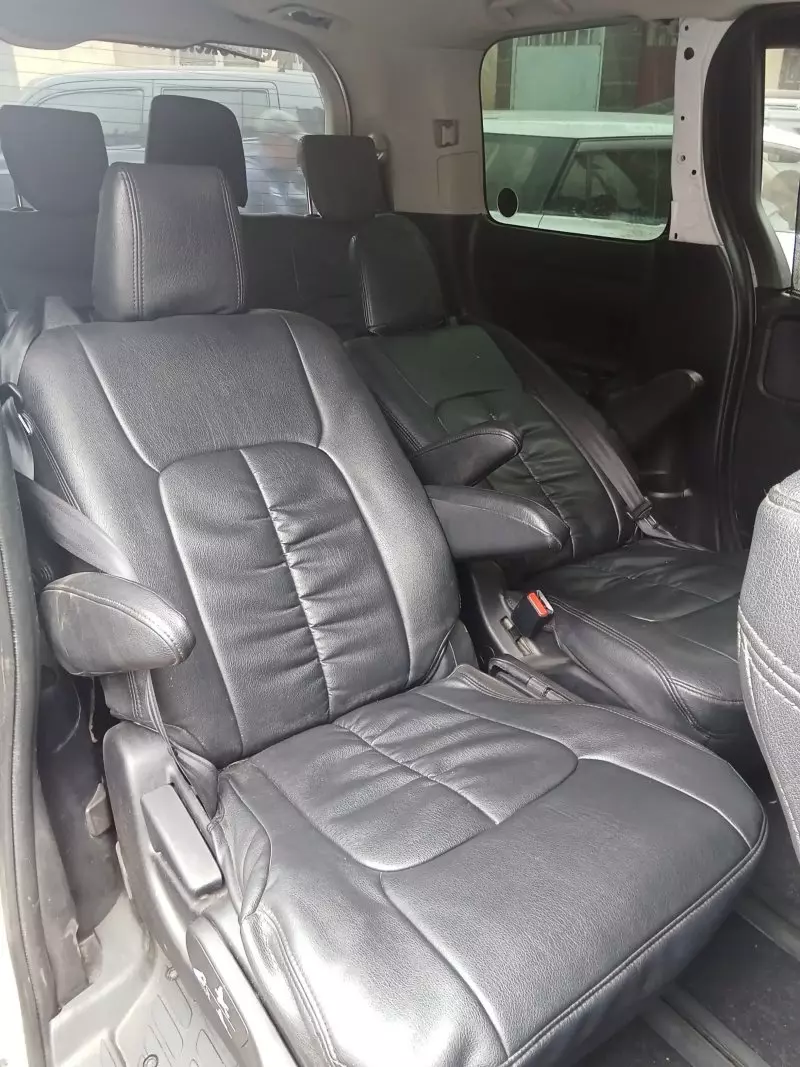Toyota Voxy    - 2016