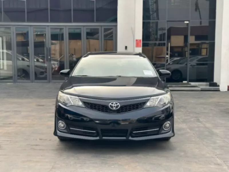 Toyota Camry   - 2014