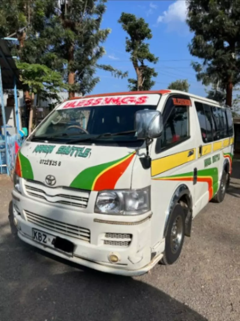 Toyota Hiace   - 2011