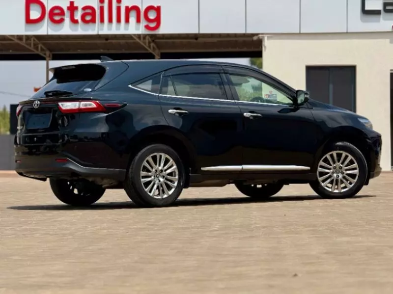 Toyota Harrier   - 2018