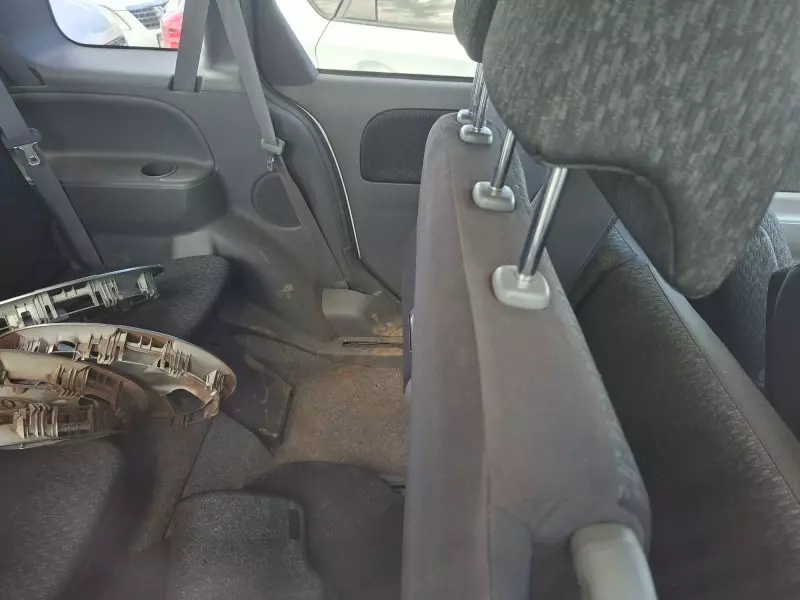 Toyota Sienta   - 2012