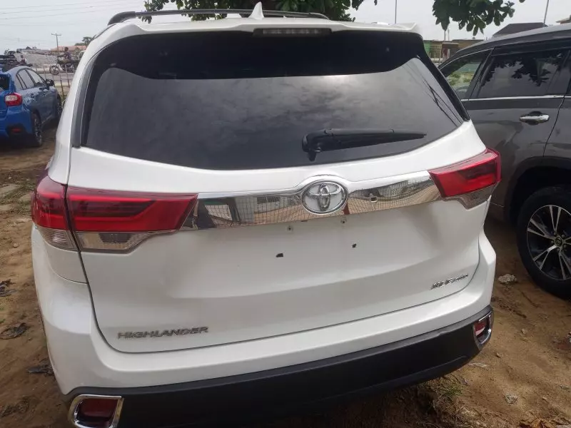 Toyota Highlander   - 2016