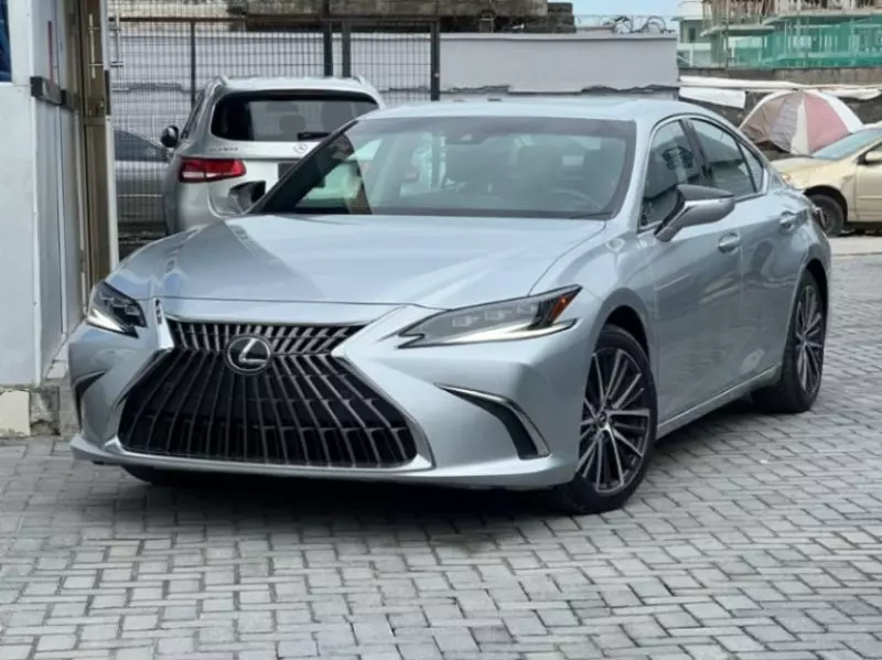 Lexus ES 350   - 2023