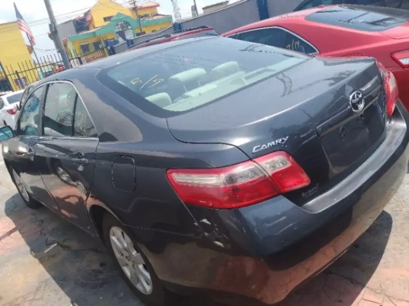 Toyota Camry   - 2009