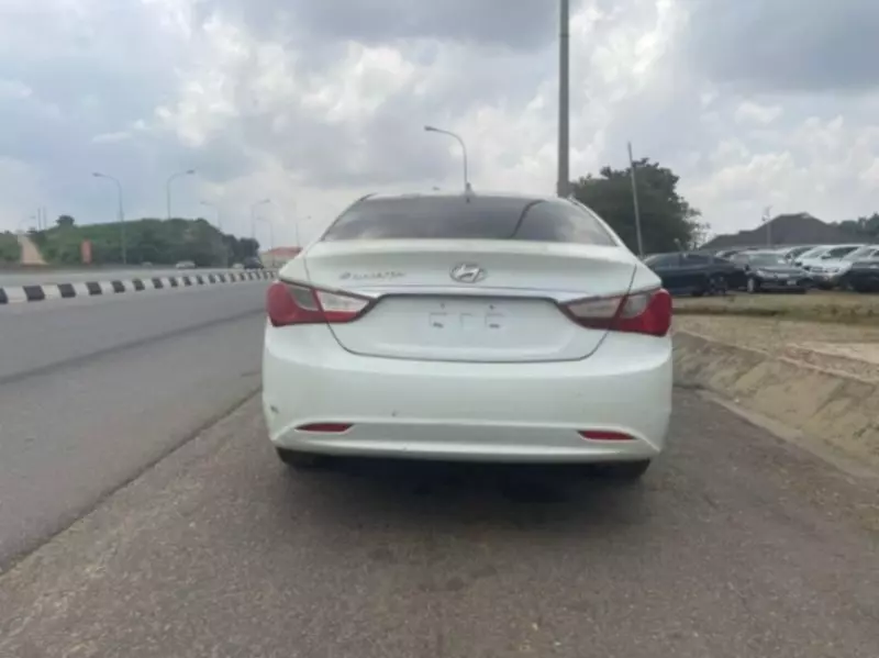 Hyundai Sonata   - 2013
