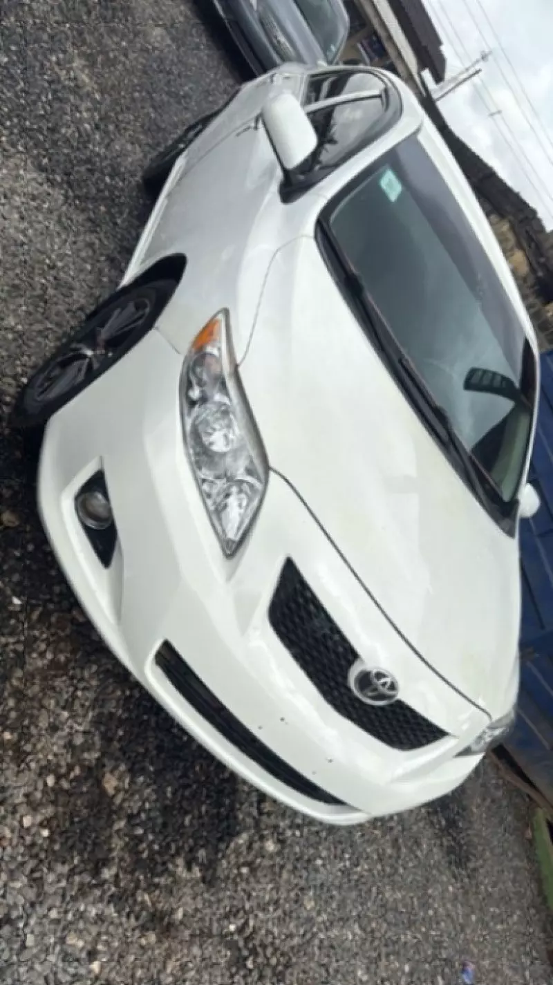 Toyota Corolla   - 2010