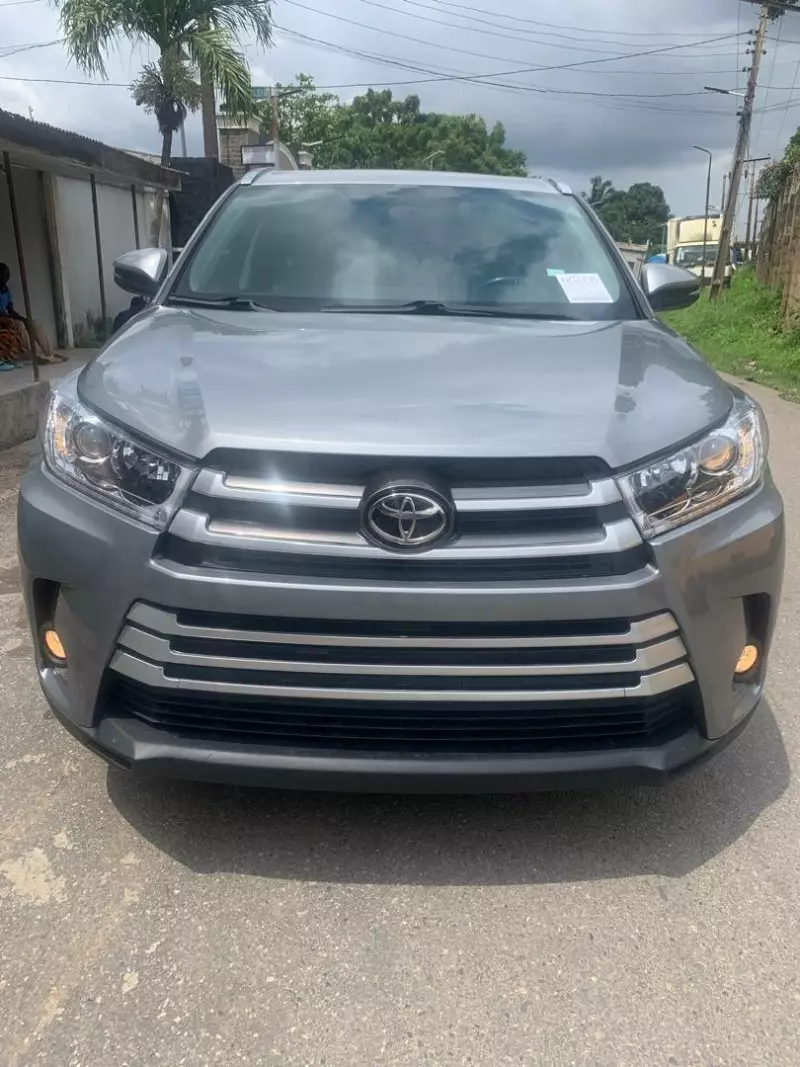 Toyota Highlander   - 2016