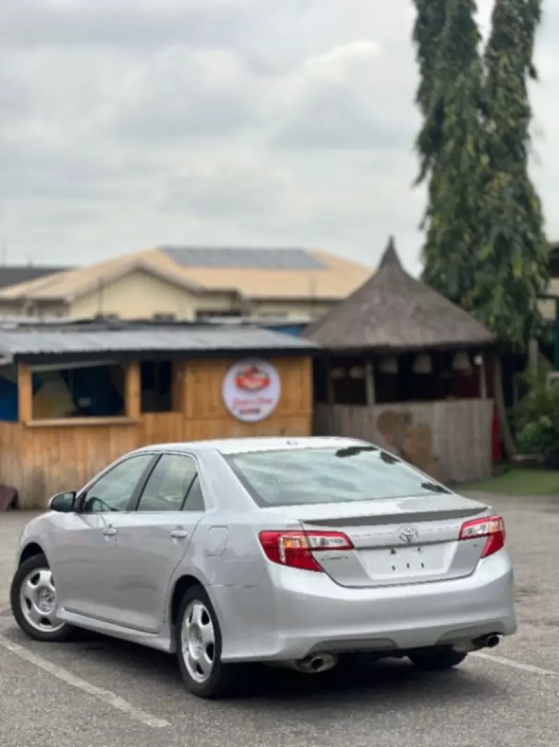 Toyota Camry   - 2012