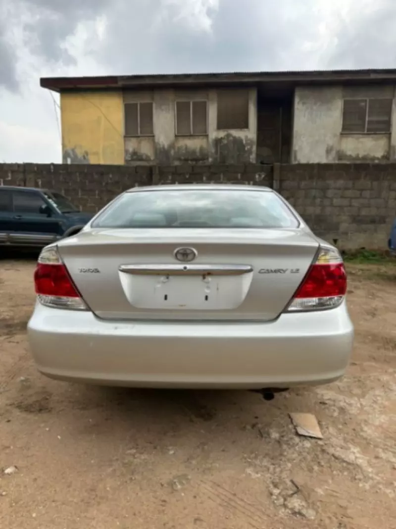 Toyota Camry   - 2005
