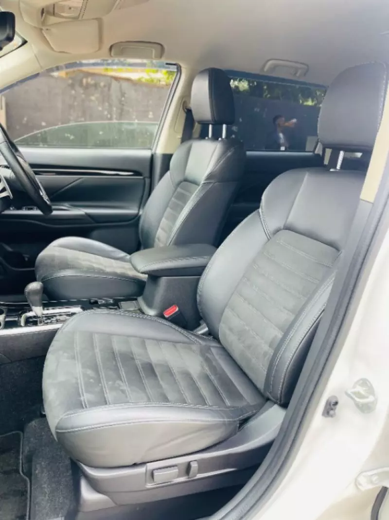 Mitsubishi OUTLANDER   - 2020