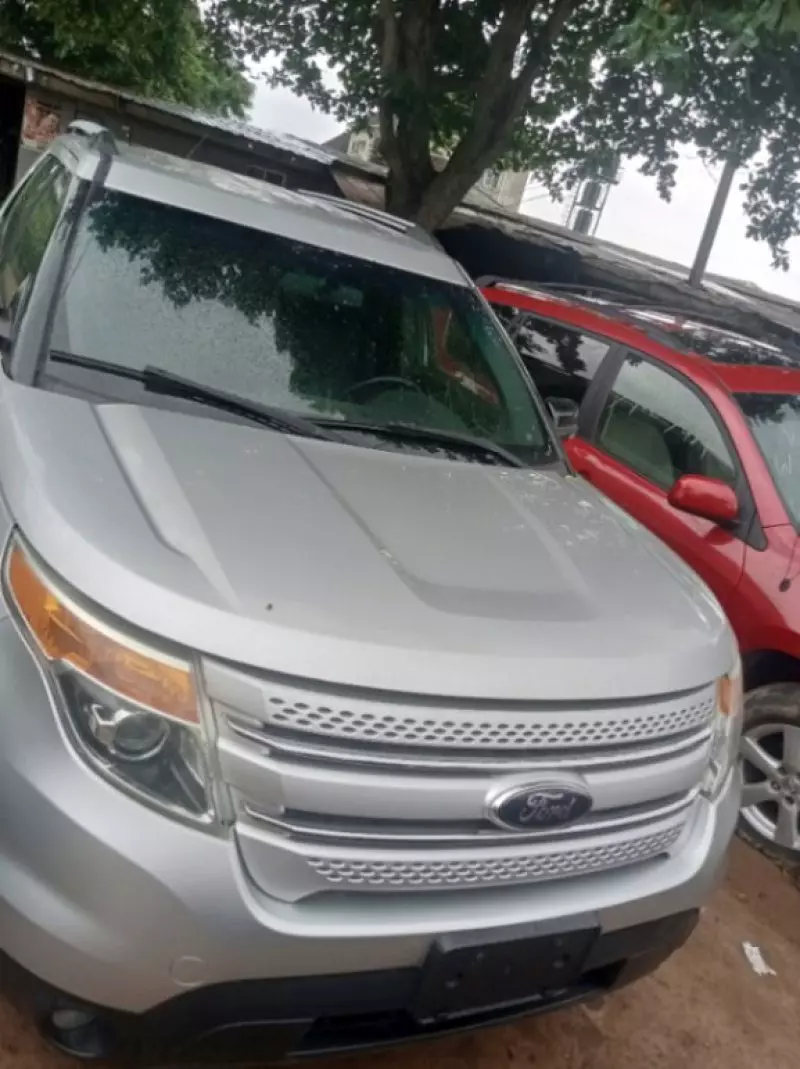 Ford Explorer   - 2010