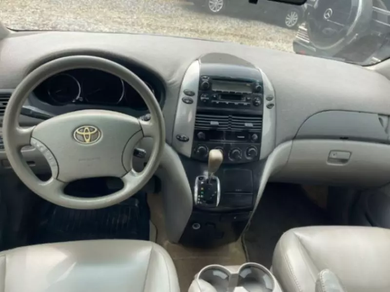 Toyota Sienna   - 2006