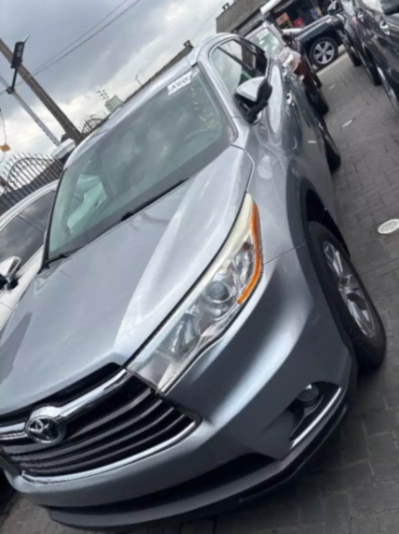 Toyota Highlander   - 2014