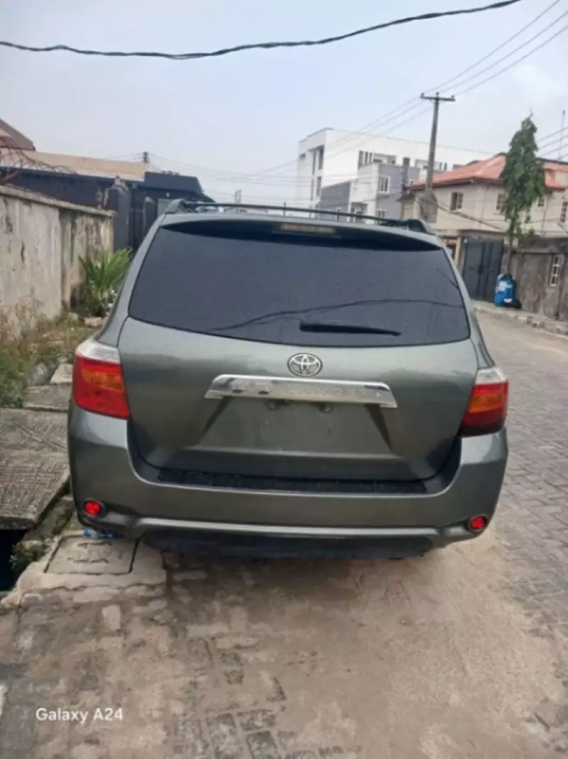Toyota Highlander   - 2010