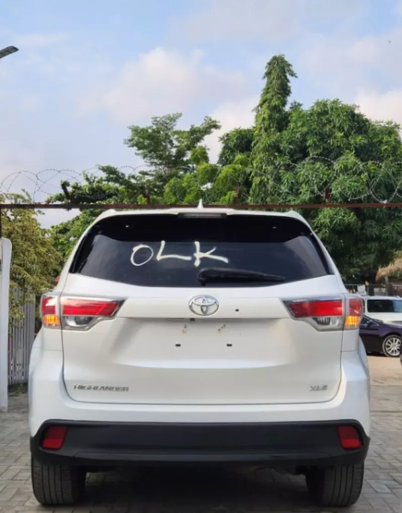 Toyota Highlander   - 2016