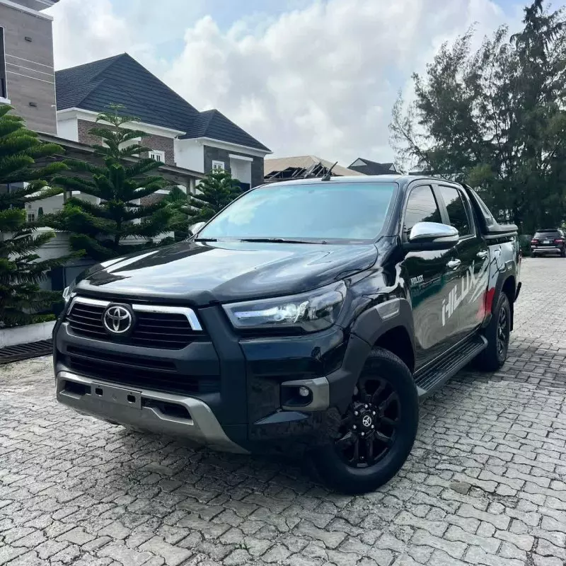 Toyota Hilux   - 2017