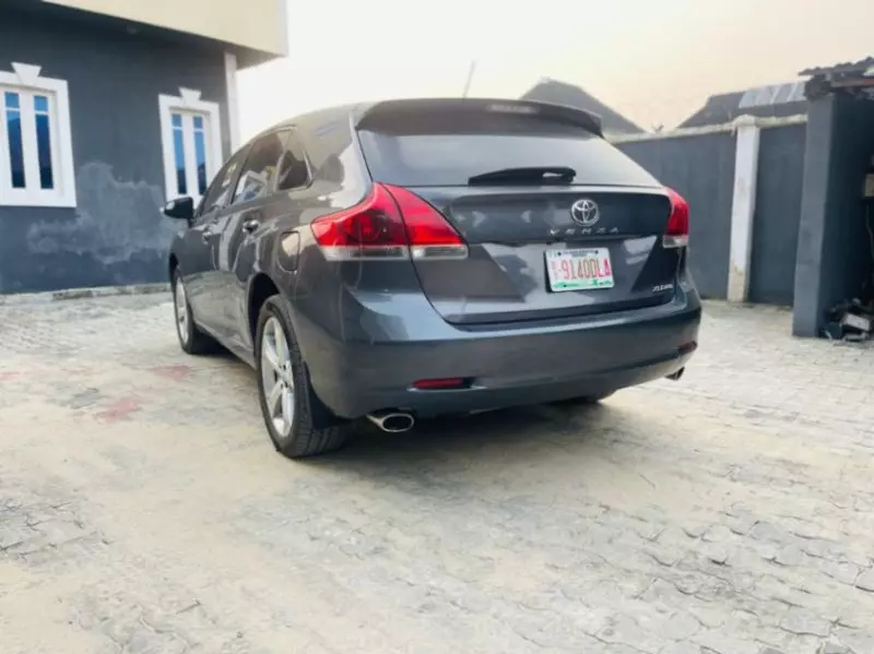 Toyota Venza   - 2015