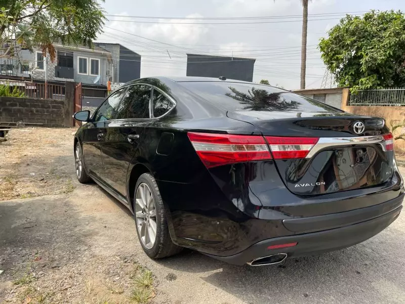 Toyota Avalon   - 2015