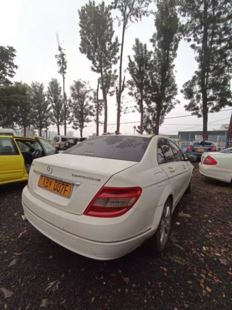 Mercedes-Benz C 200   - 2010