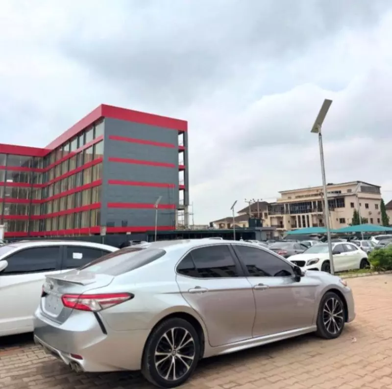 Toyota Camry   - 2019