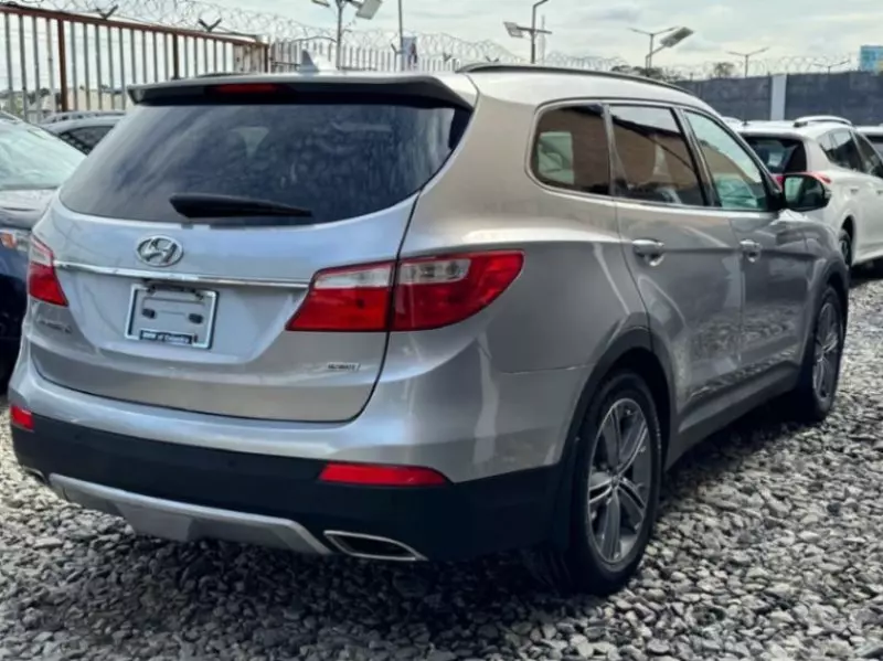 Hyundai Santa Fe - 2015