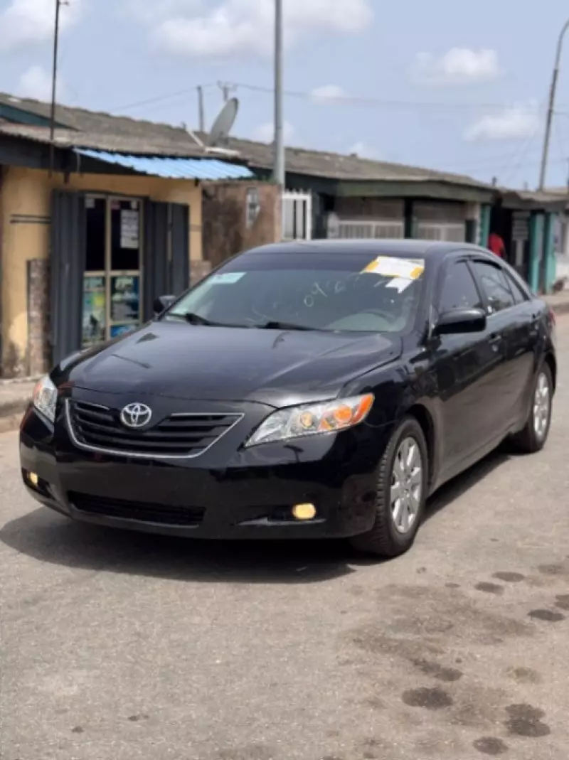 Toyota Camry   - 2009
