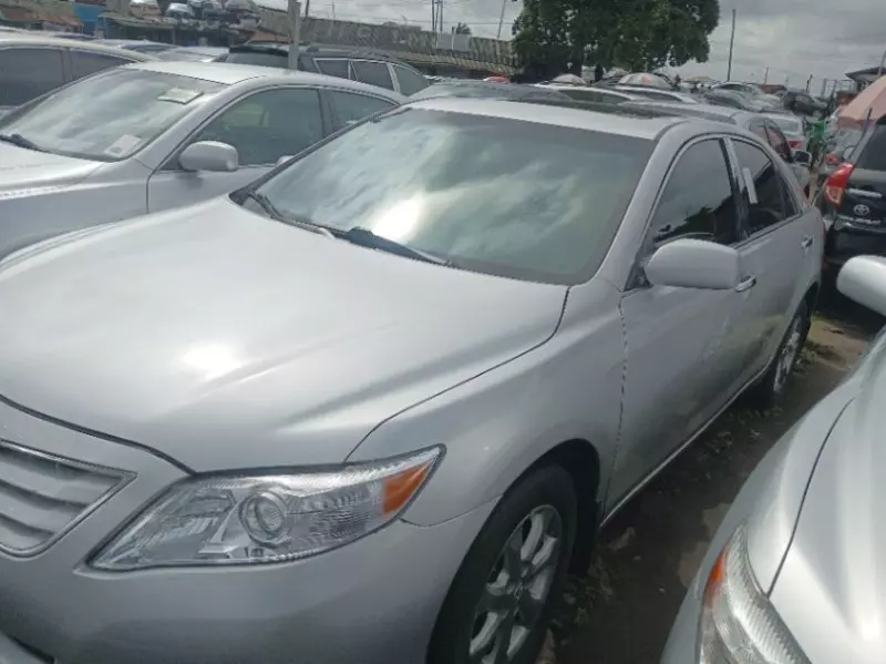 Toyota Camry   - 2010