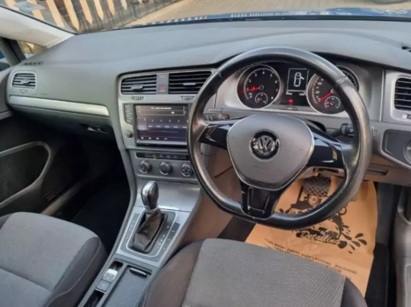 Volkswagen Golf   - 2016